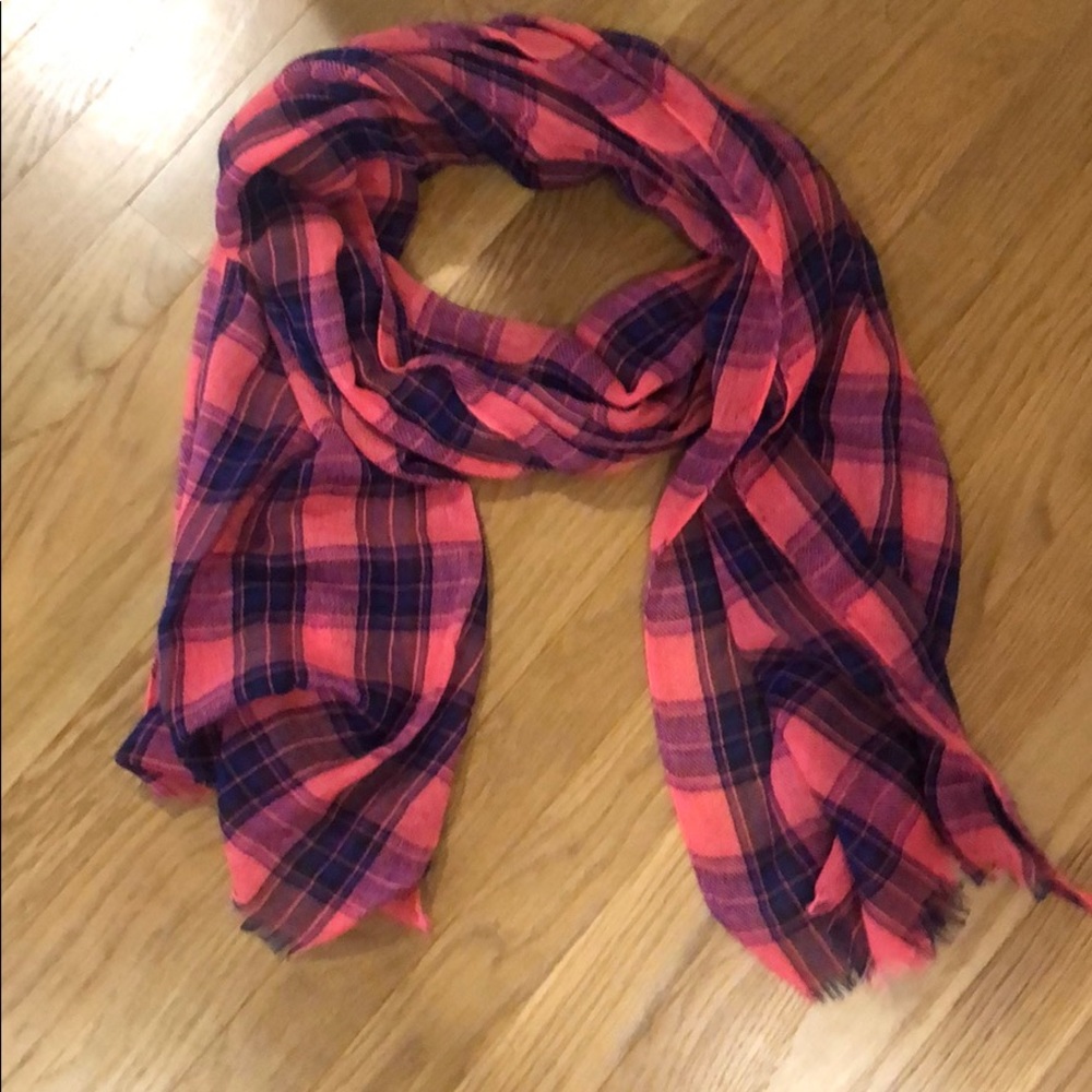 Gap light weight scarf